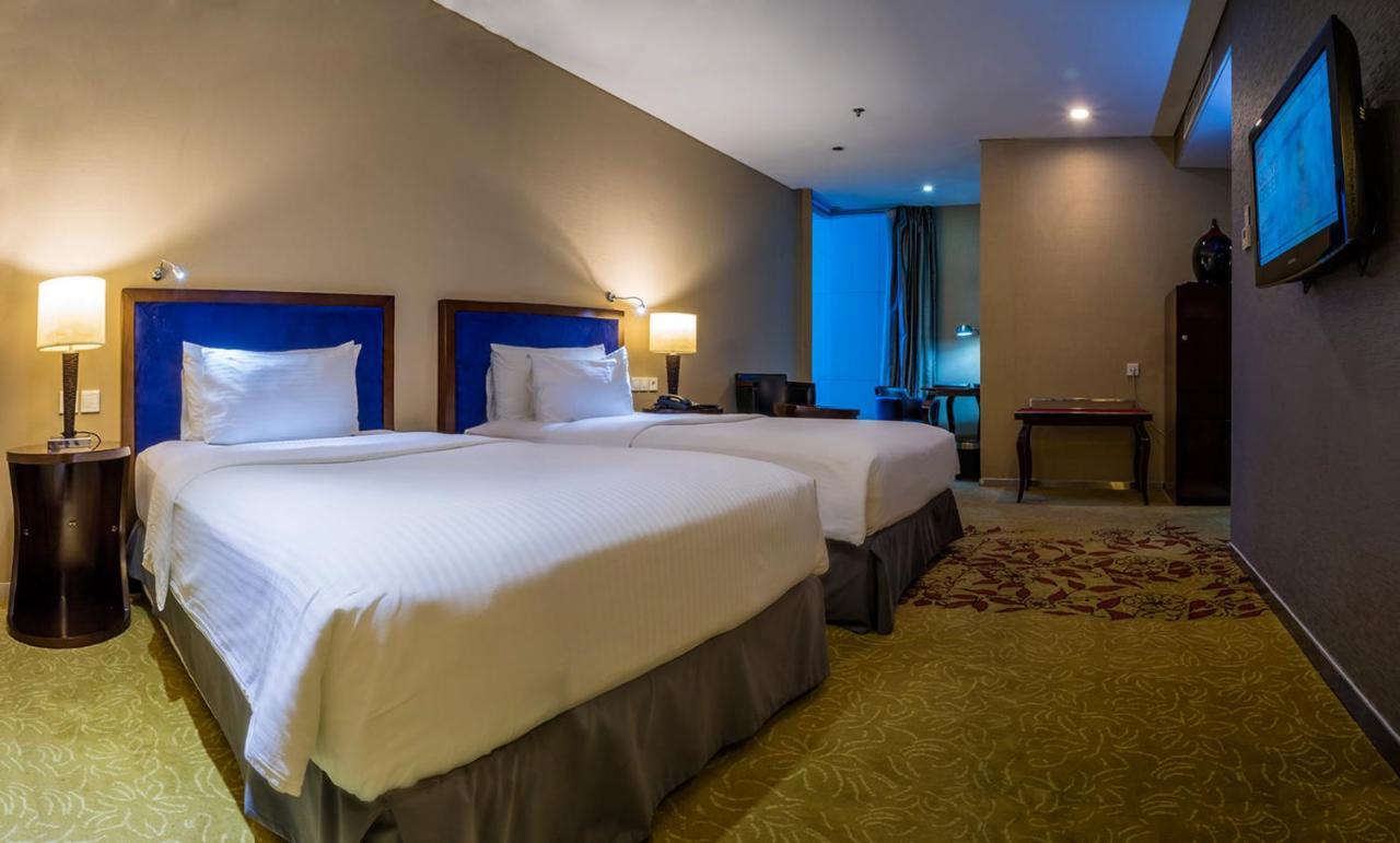Cambridge Hotel Medan Extérieur photo