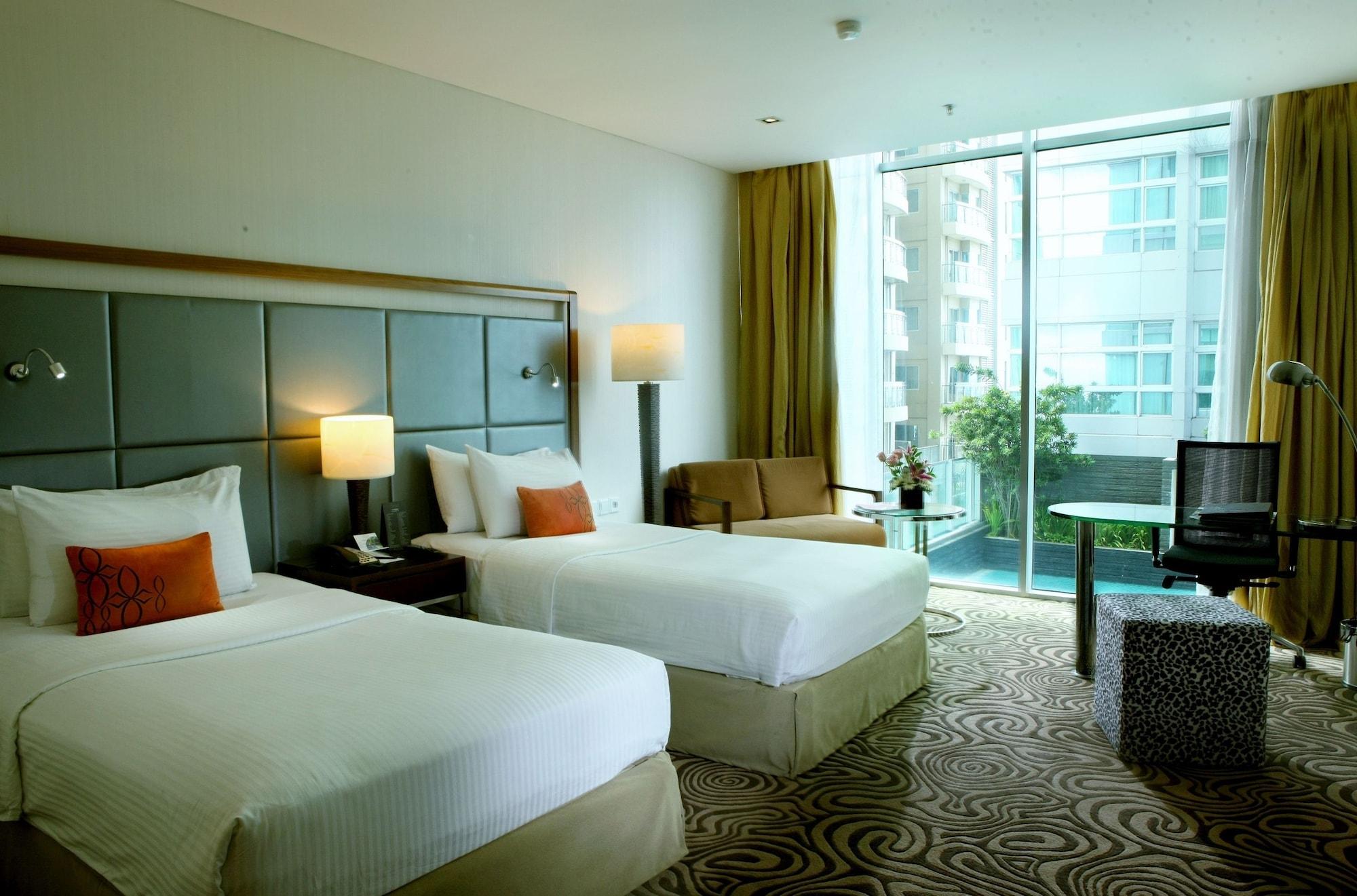 Cambridge Hotel Medan Extérieur photo