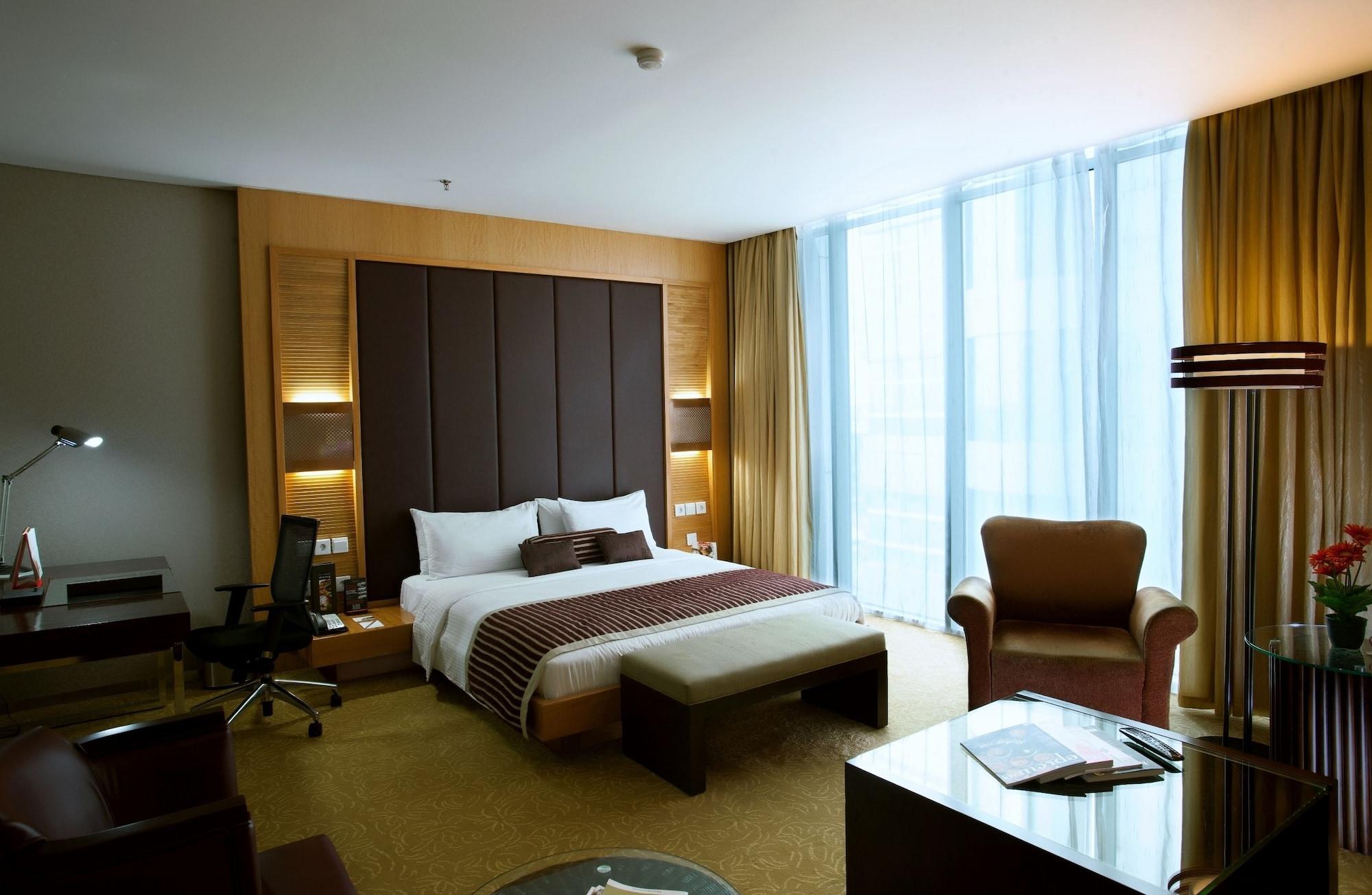 Cambridge Hotel Medan Extérieur photo