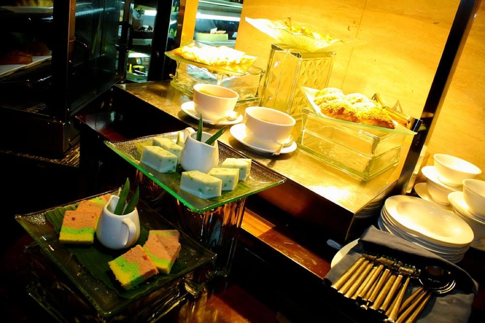 Cambridge Hotel Medan Extérieur photo