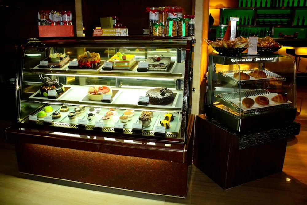 Cambridge Hotel Medan Extérieur photo