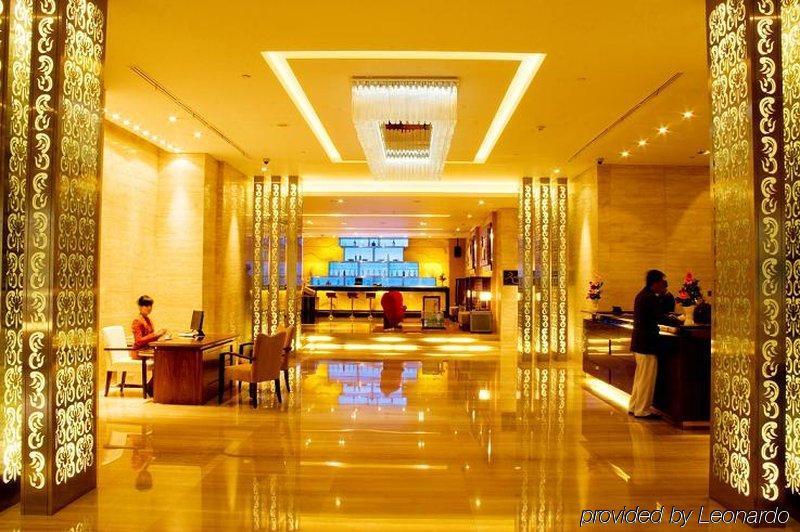 Cambridge Hotel Medan Intérieur photo