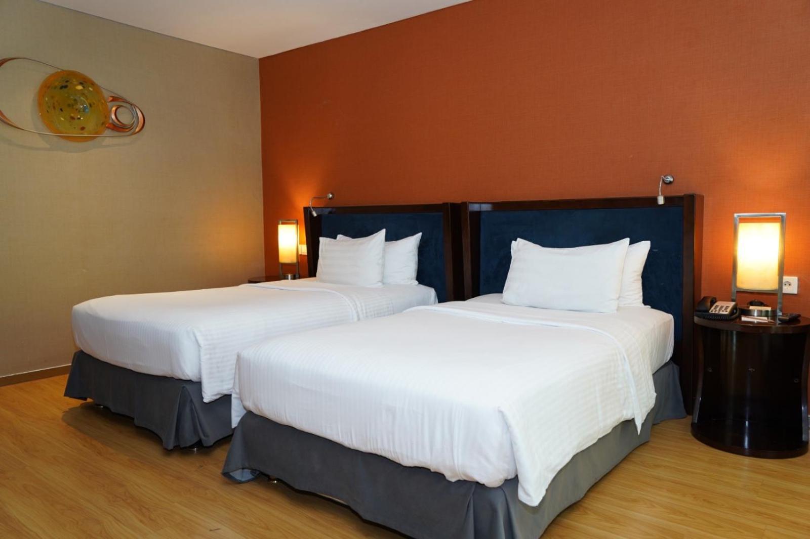 Cambridge Hotel Medan Extérieur photo