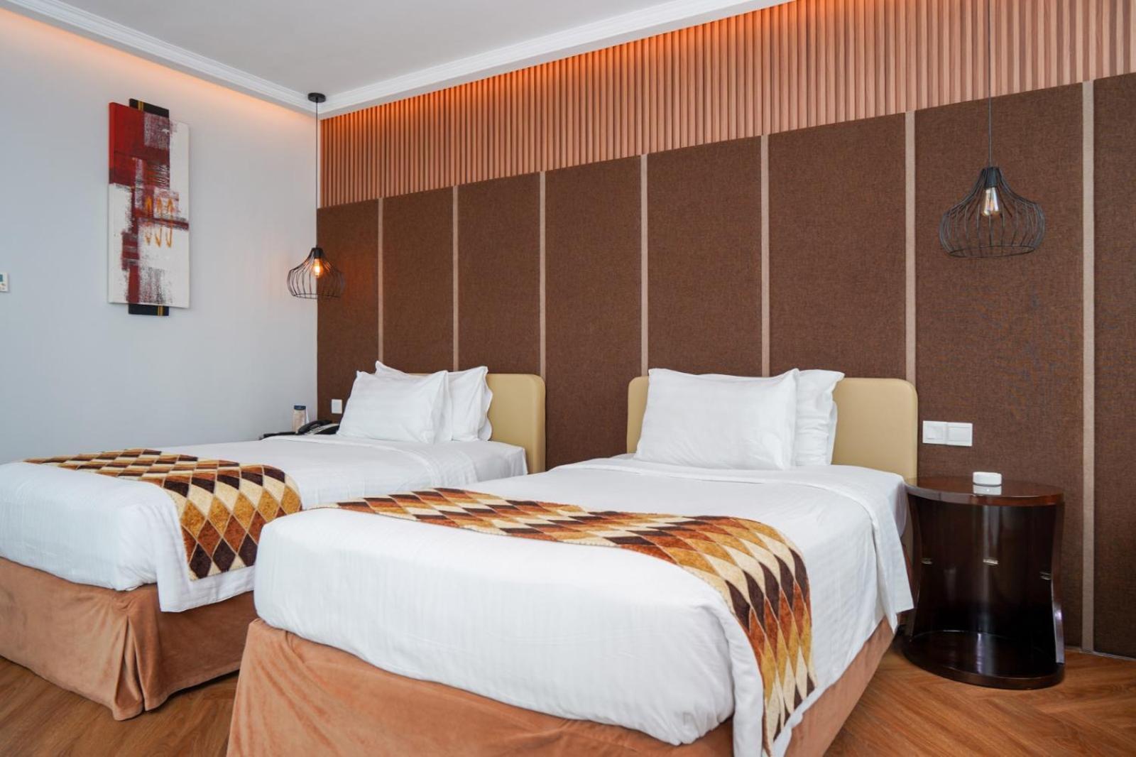 Cambridge Hotel Medan Extérieur photo