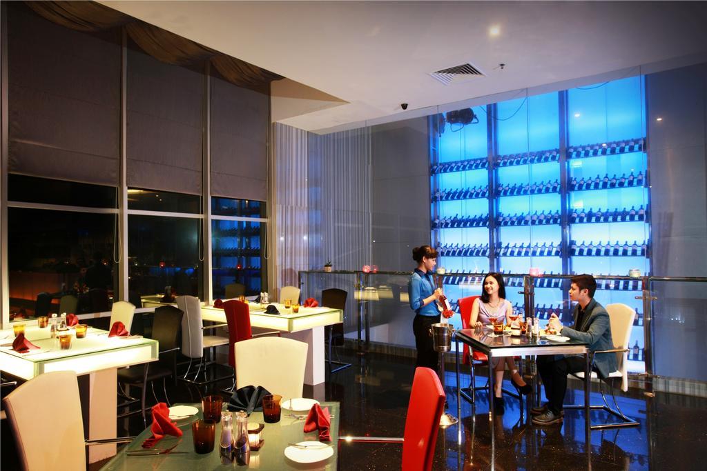 Cambridge Hotel Medan Extérieur photo