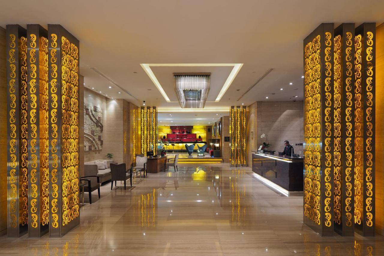 Cambridge Hotel Medan Extérieur photo
