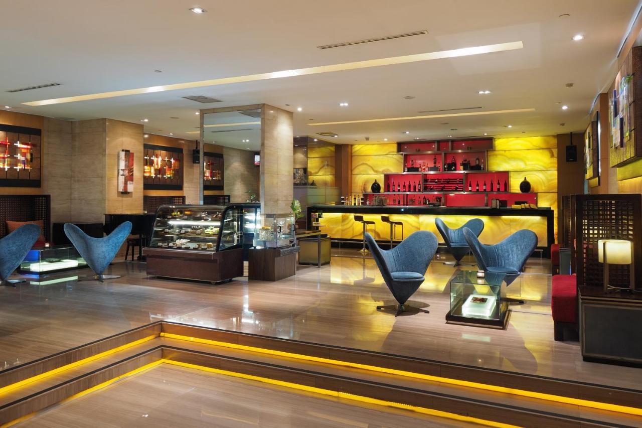 Cambridge Hotel Medan Extérieur photo
