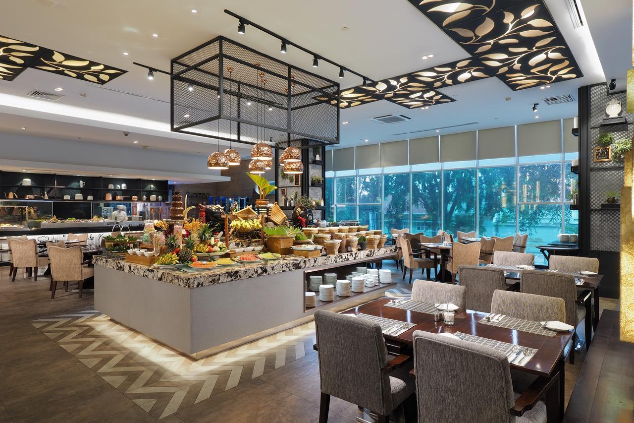 Cambridge Hotel Medan Extérieur photo