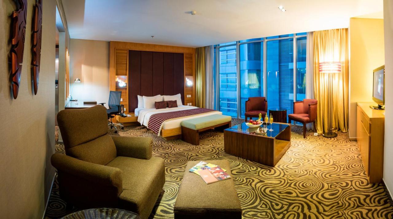 Cambridge Hotel Medan Extérieur photo