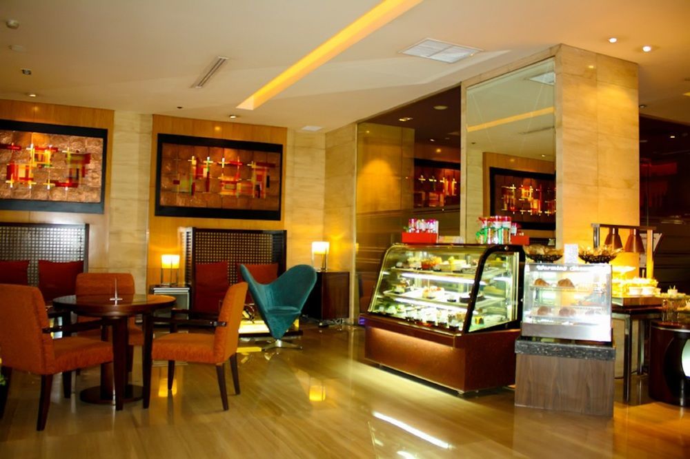 Cambridge Hotel Medan Extérieur photo