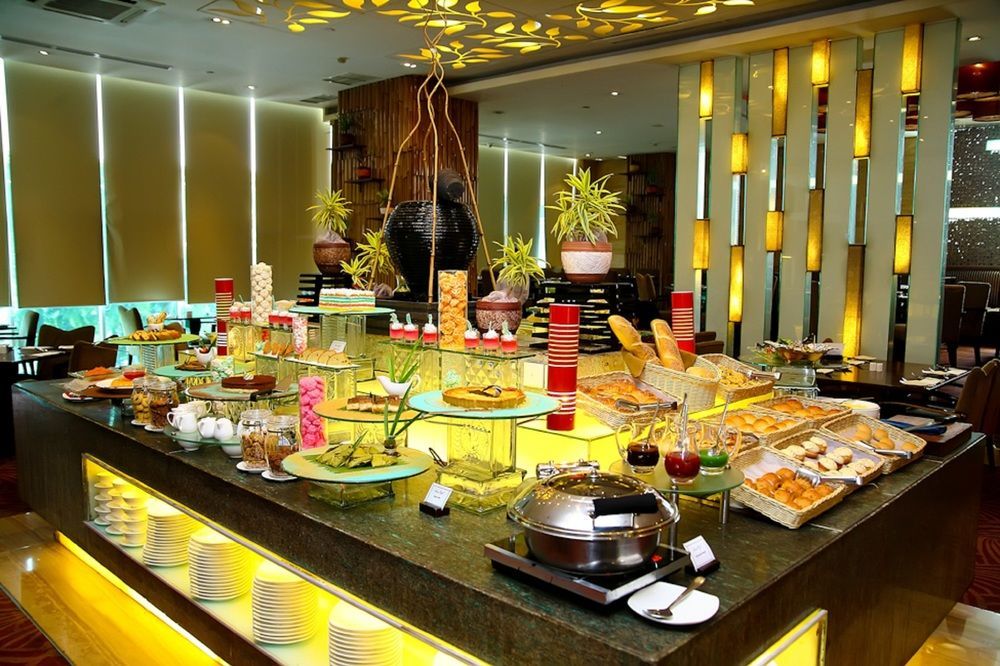 Cambridge Hotel Medan Extérieur photo