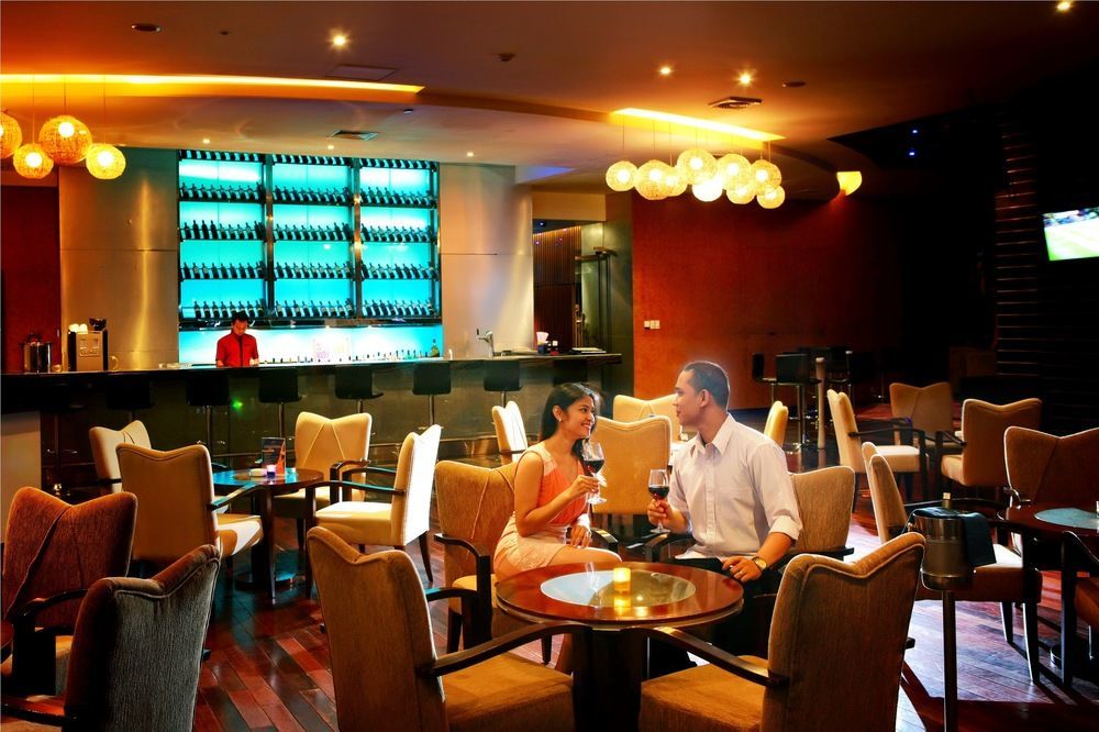 Cambridge Hotel Medan Extérieur photo