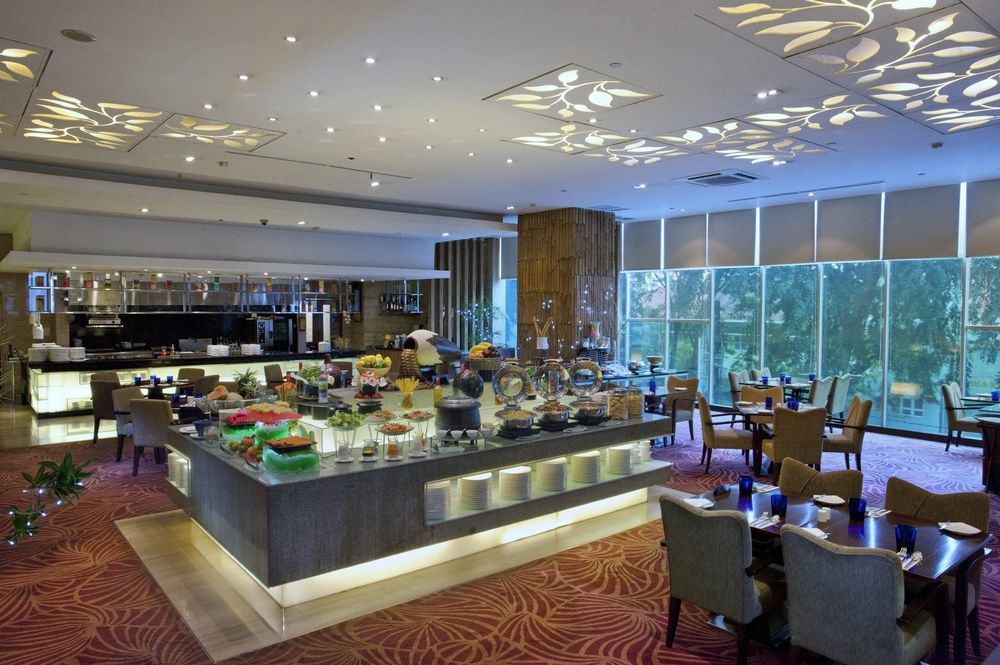 Cambridge Hotel Medan Extérieur photo