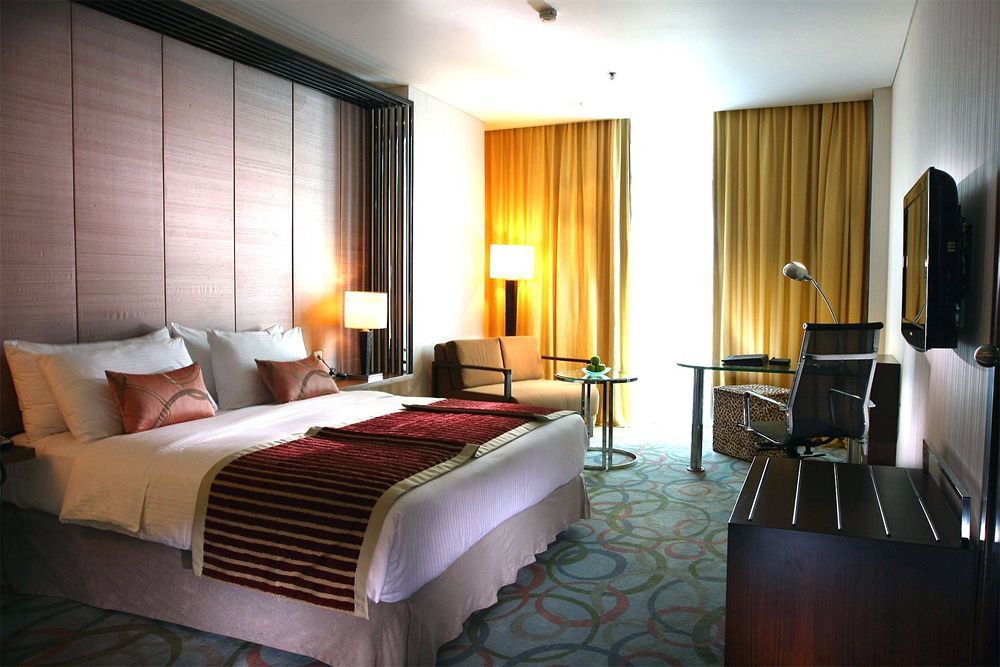 Cambridge Hotel Medan Extérieur photo